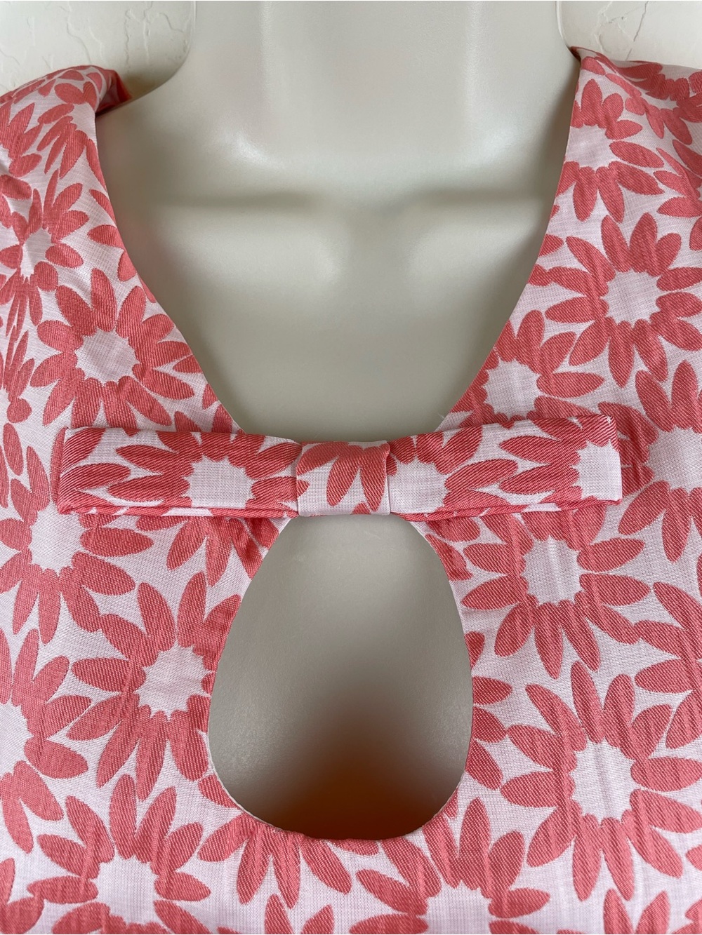 Badgley Mischka  Belle Coral and White Floral Keyhole Sleeveless Dress - Picture 3 of 11